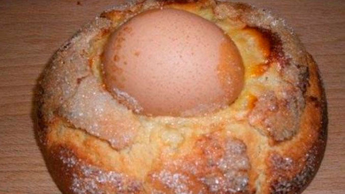 La-Pascua-en-Torrevieja-mona-con-huevo