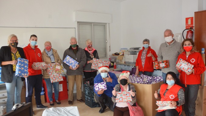 Local Lodges give shoeboxes to Cruz Roja Torrevieja