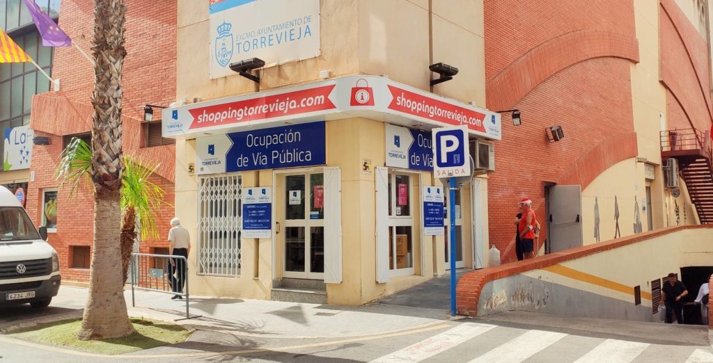 The office where to buy the Torrevieja consumption voucher is located in Plaza Isabel II (offices of the Department of Commerce and Hospitality and Occupation of Public Roads)